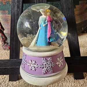 Disney Frozen Elsa & Anna Musical Theme Song Snow Globe